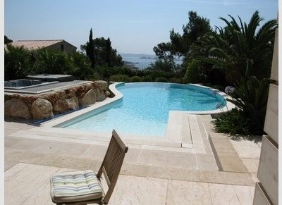 piscine maconnee a saint cannat proximite aix en provence