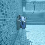 robot-dolphin-m600-piscine-carrelage-1024×683