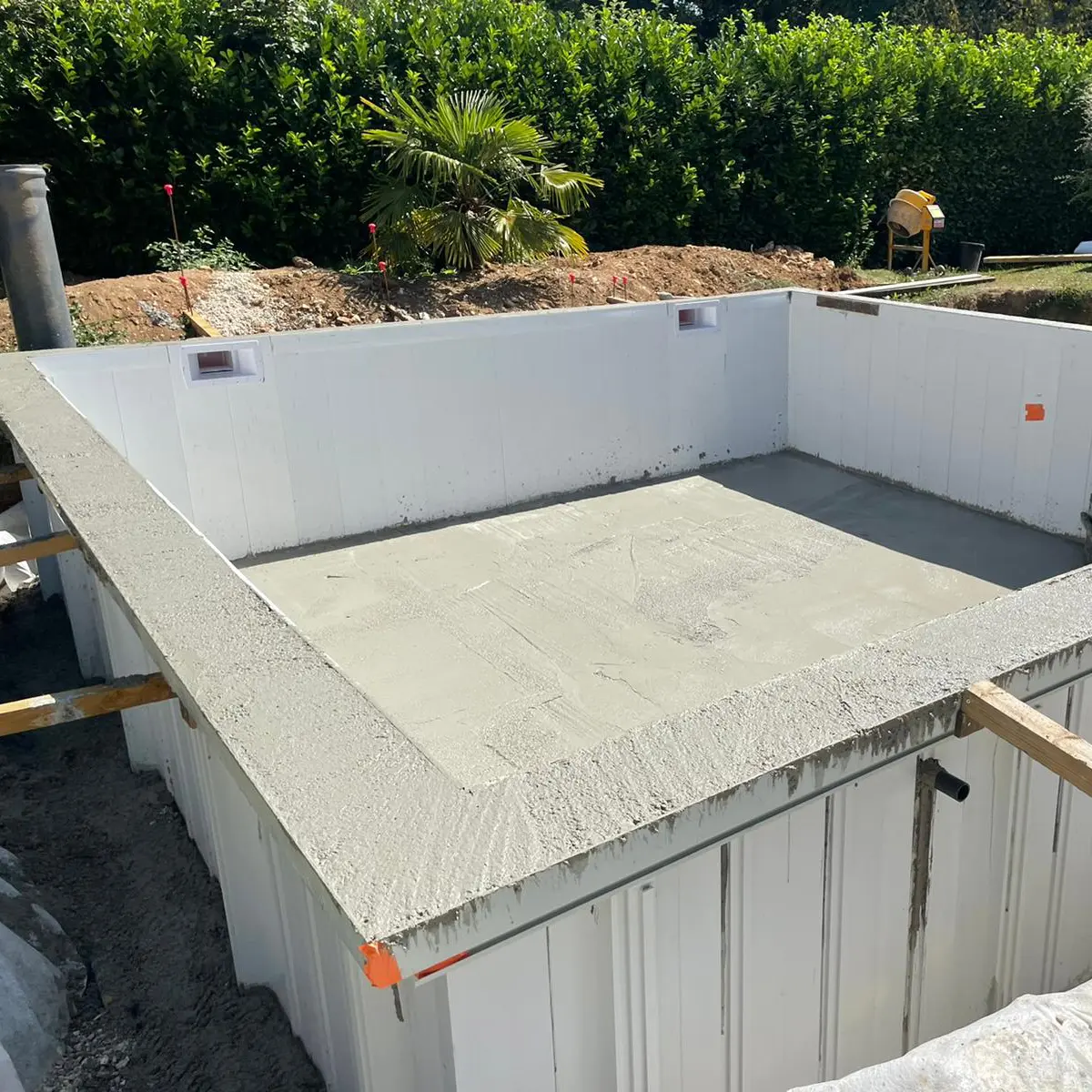 Piscine extérieur en eau
