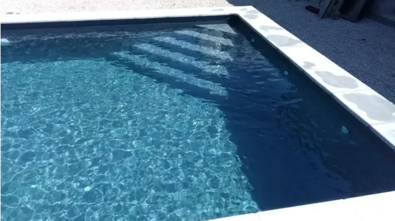 Piscine extérieur en eau