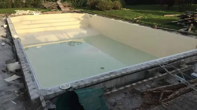 Piscine extérieur en rénovation