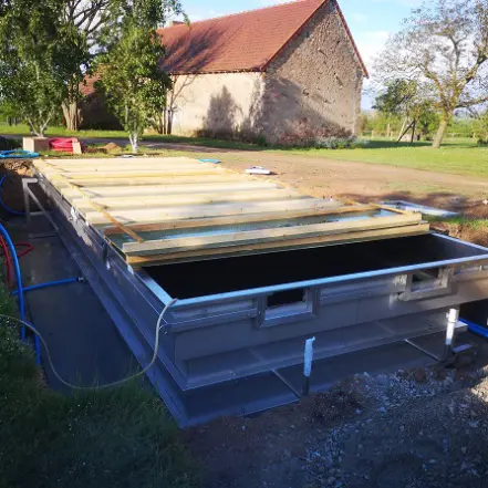 Piscine extérieur en eau