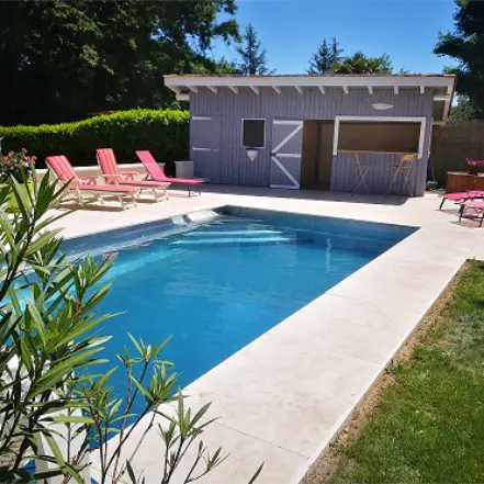Piscine extérieur en eau