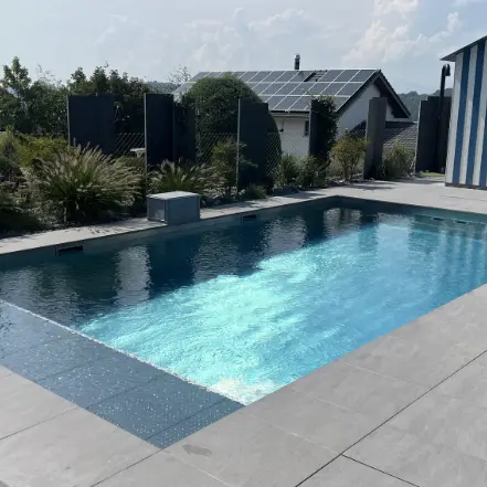 Piscine extérieur en eau