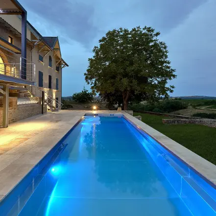 Piscine extérieur en eau