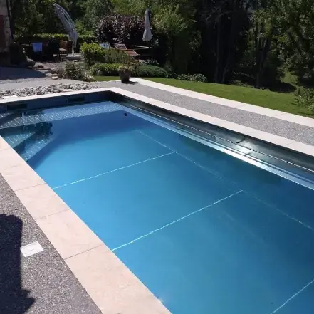 Piscine extérieur en eau
