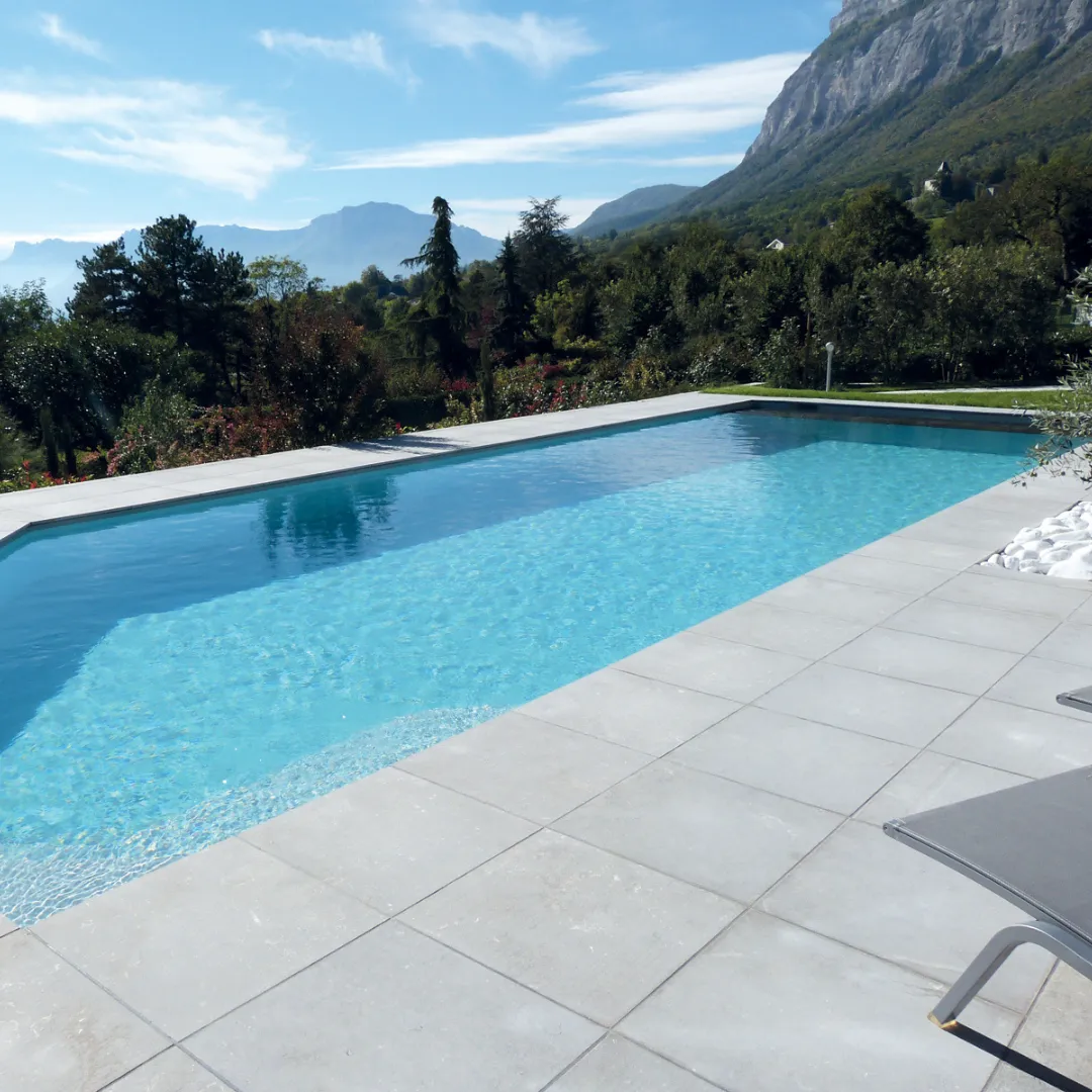 Piscine extérieur enterrée en eau