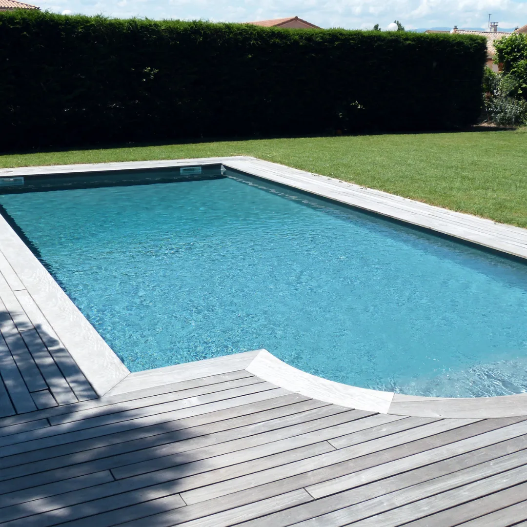 Piscine extérieur enterrée en eau