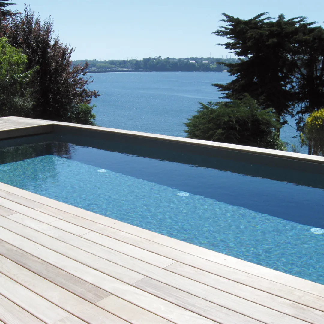 Piscine extérieur enterrée en eau