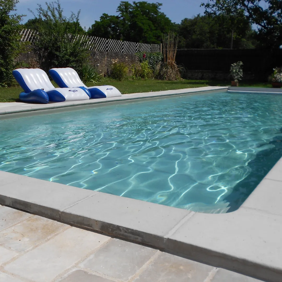 Piscine extérieur enterrée en eau