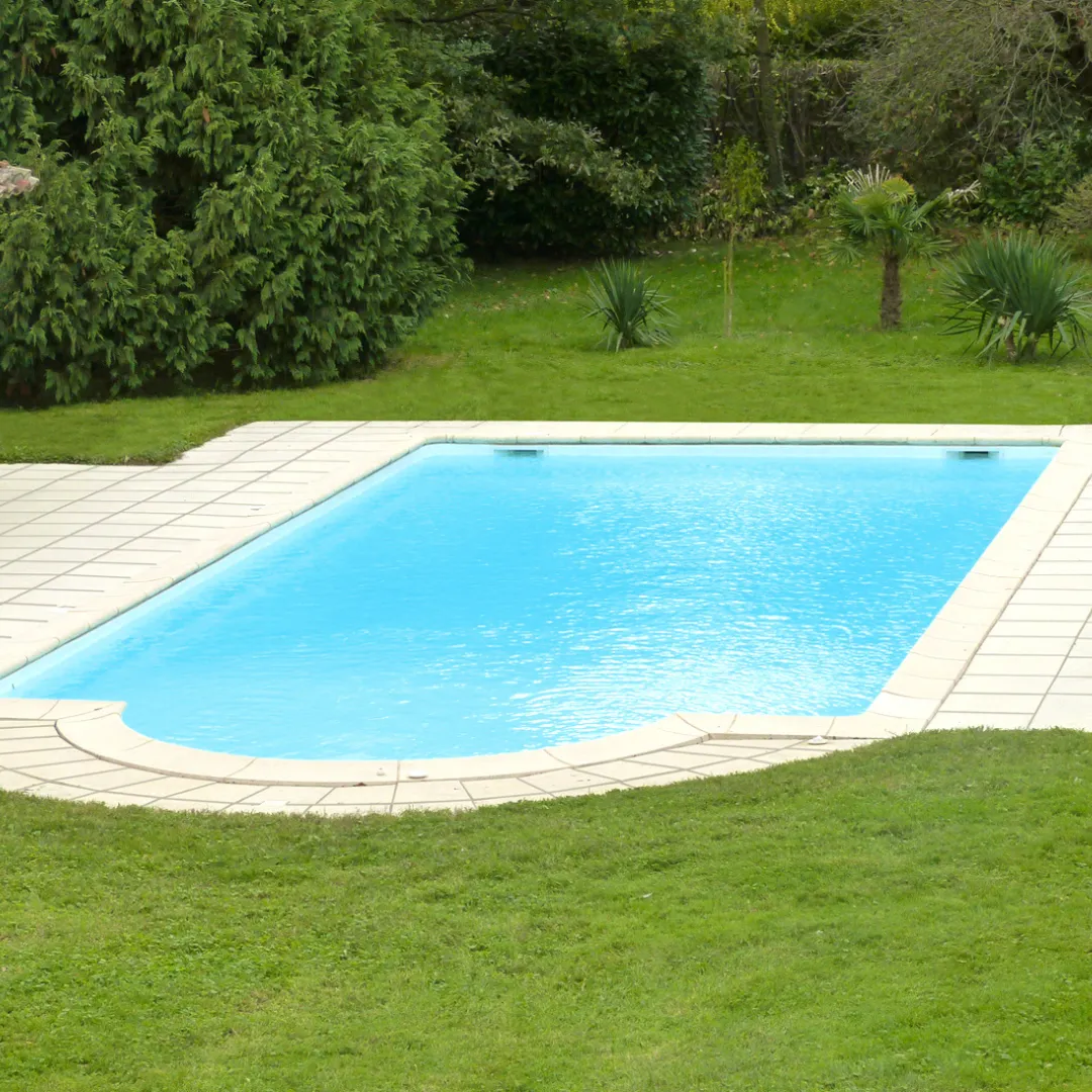 Piscine extérieur avec liner en eau