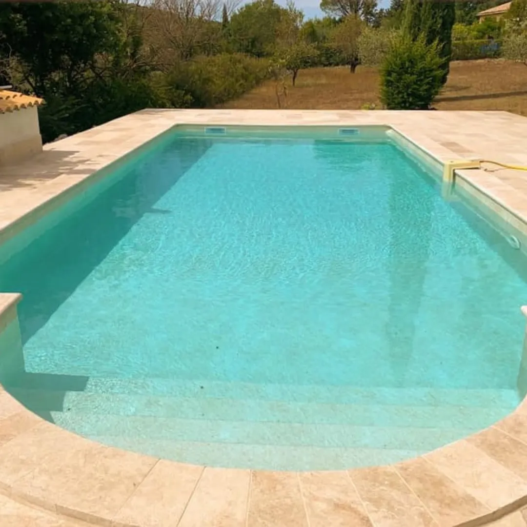 Piscine extérieur enterrée en eau