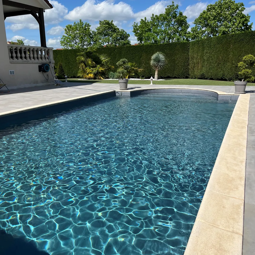 Piscine extérieur en eau avec liner effet 3d