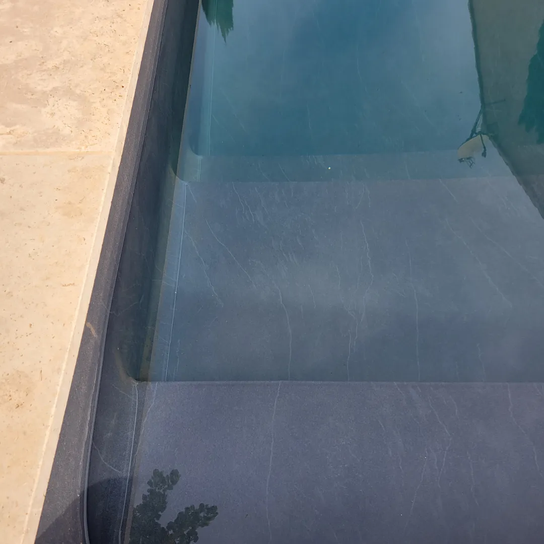 Gros plan sur motif de liner de piscine
