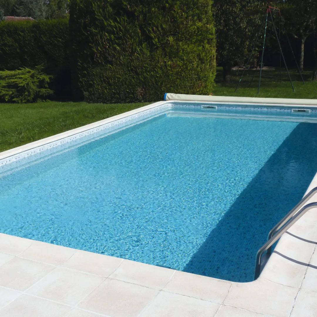 Piscine extérieur enterrée en eau