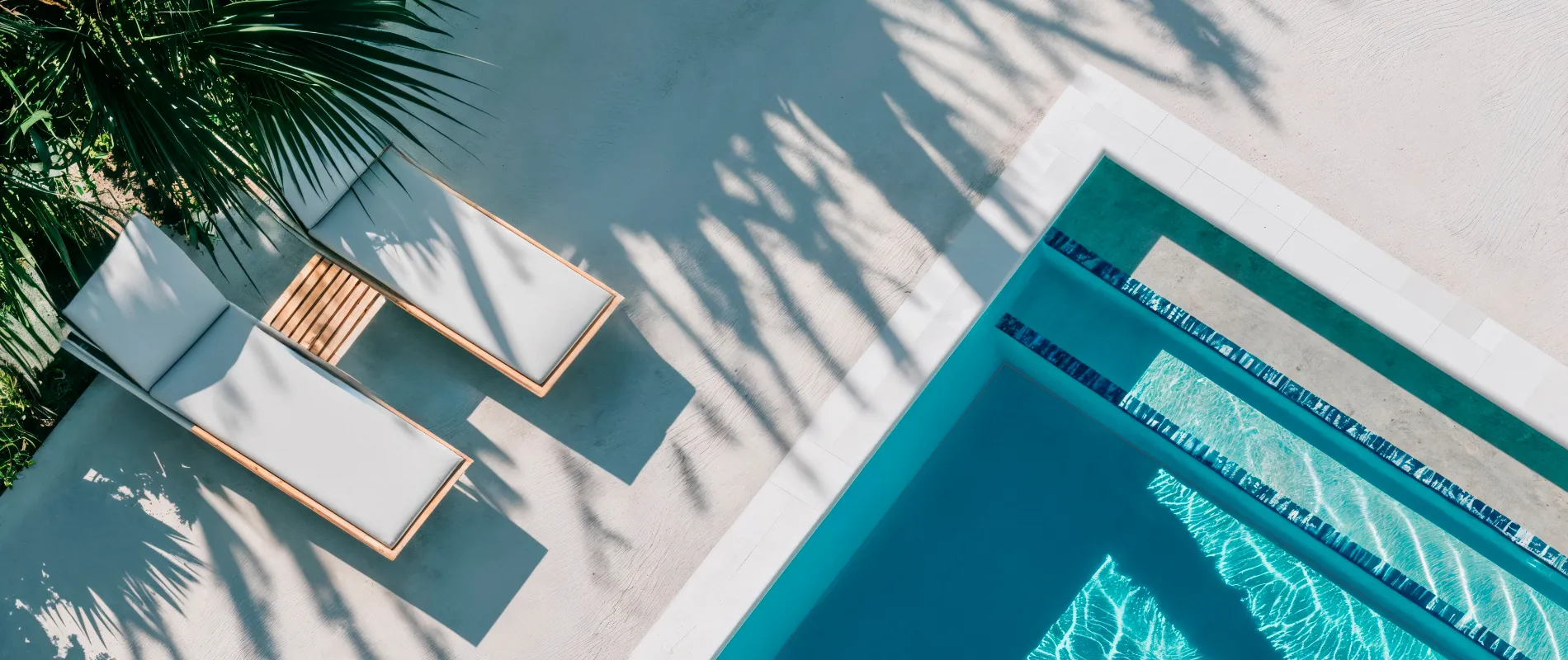 Piscine extérieure en eau
