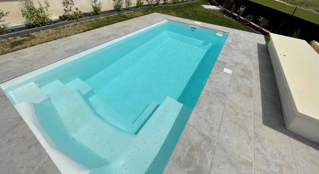 Piscine extérieur coque oasis en eau