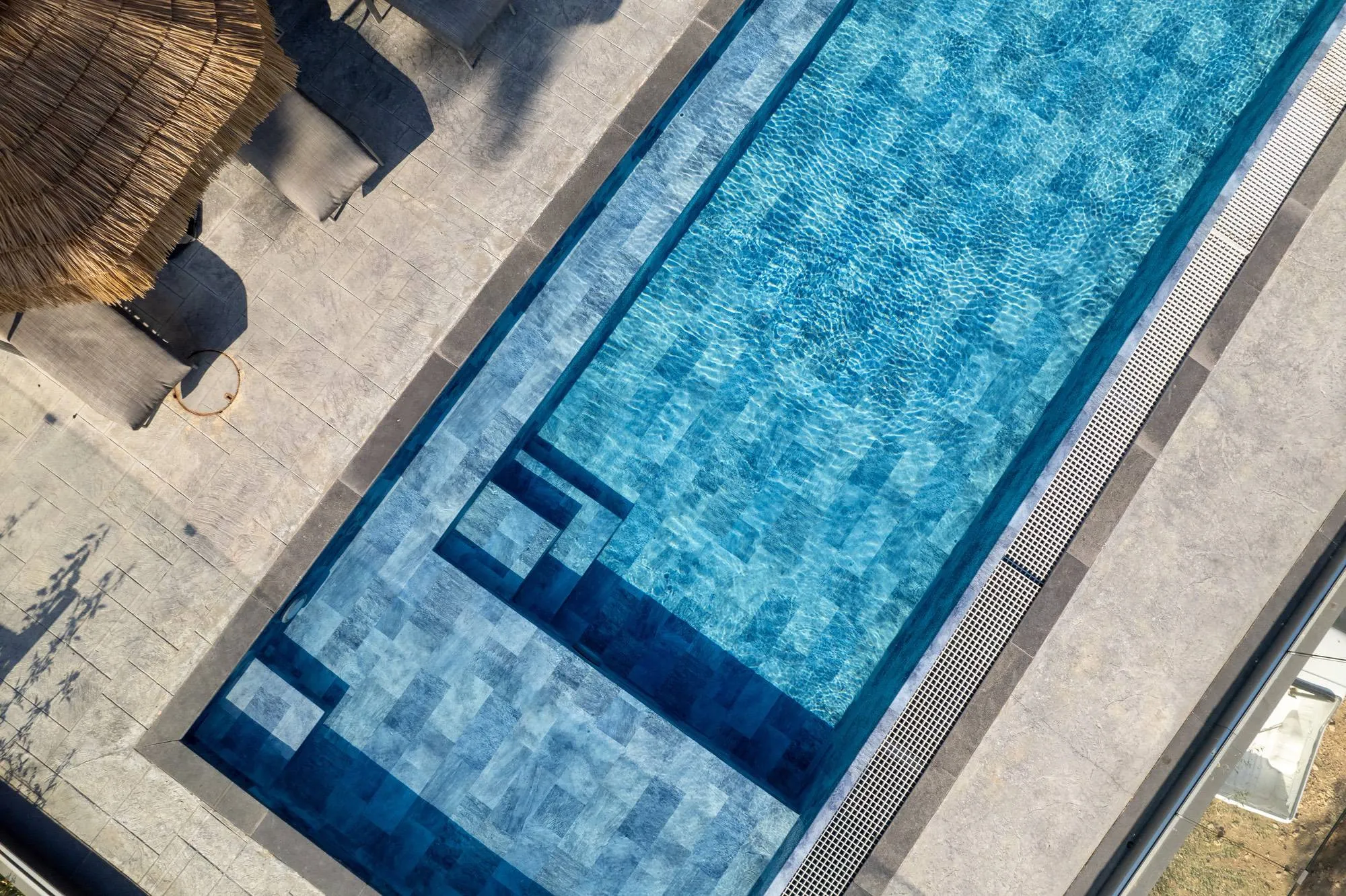 Piscine extérieur enterrée avec liner  en eau