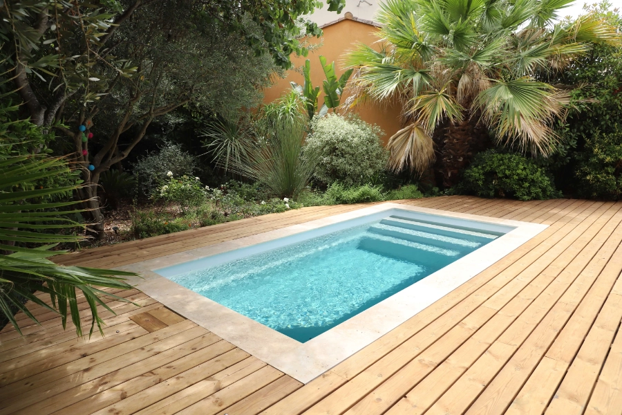 Piscine oasis enterrée extérieur en eau