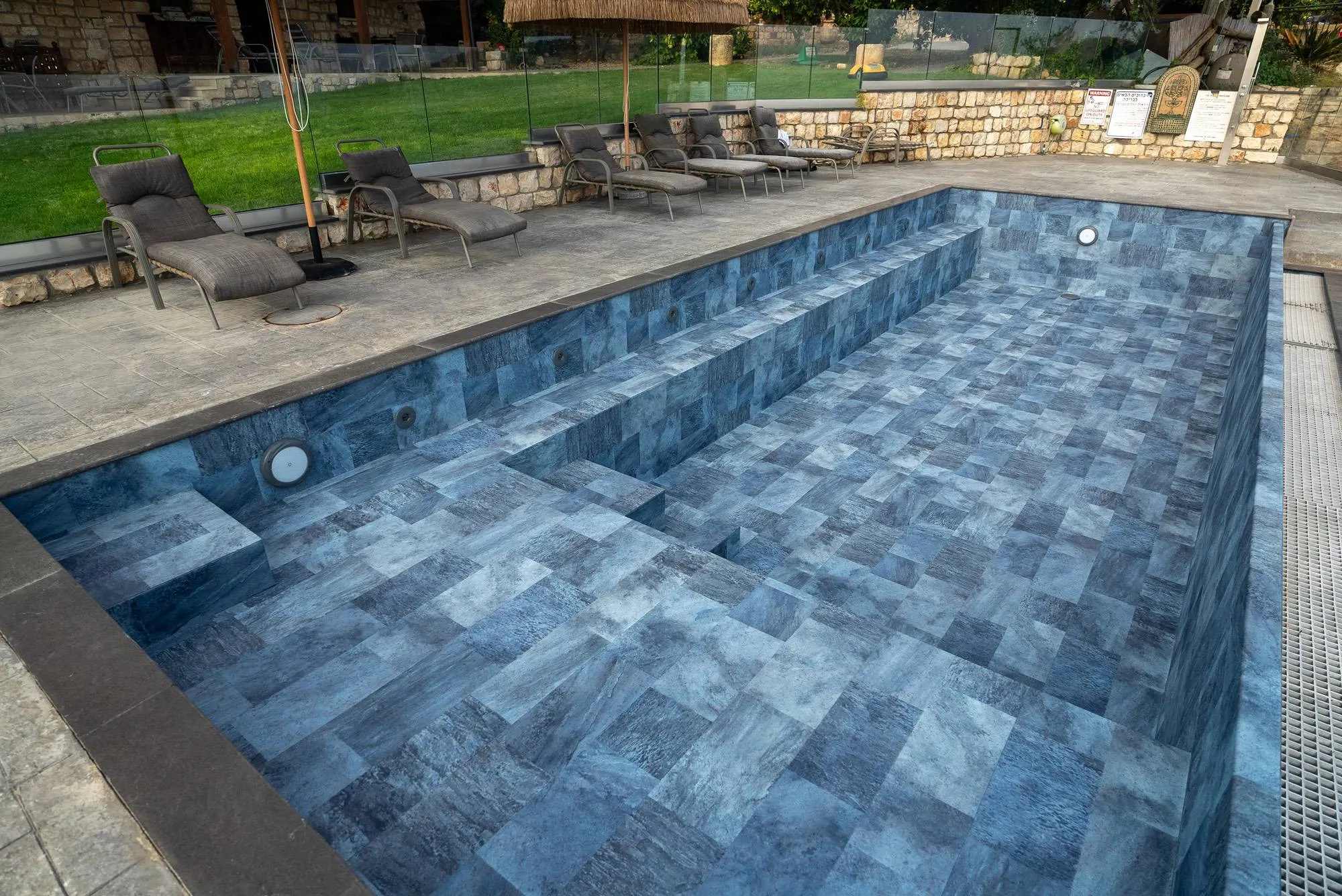 Piscine extérieur enterrée en eau avec liner