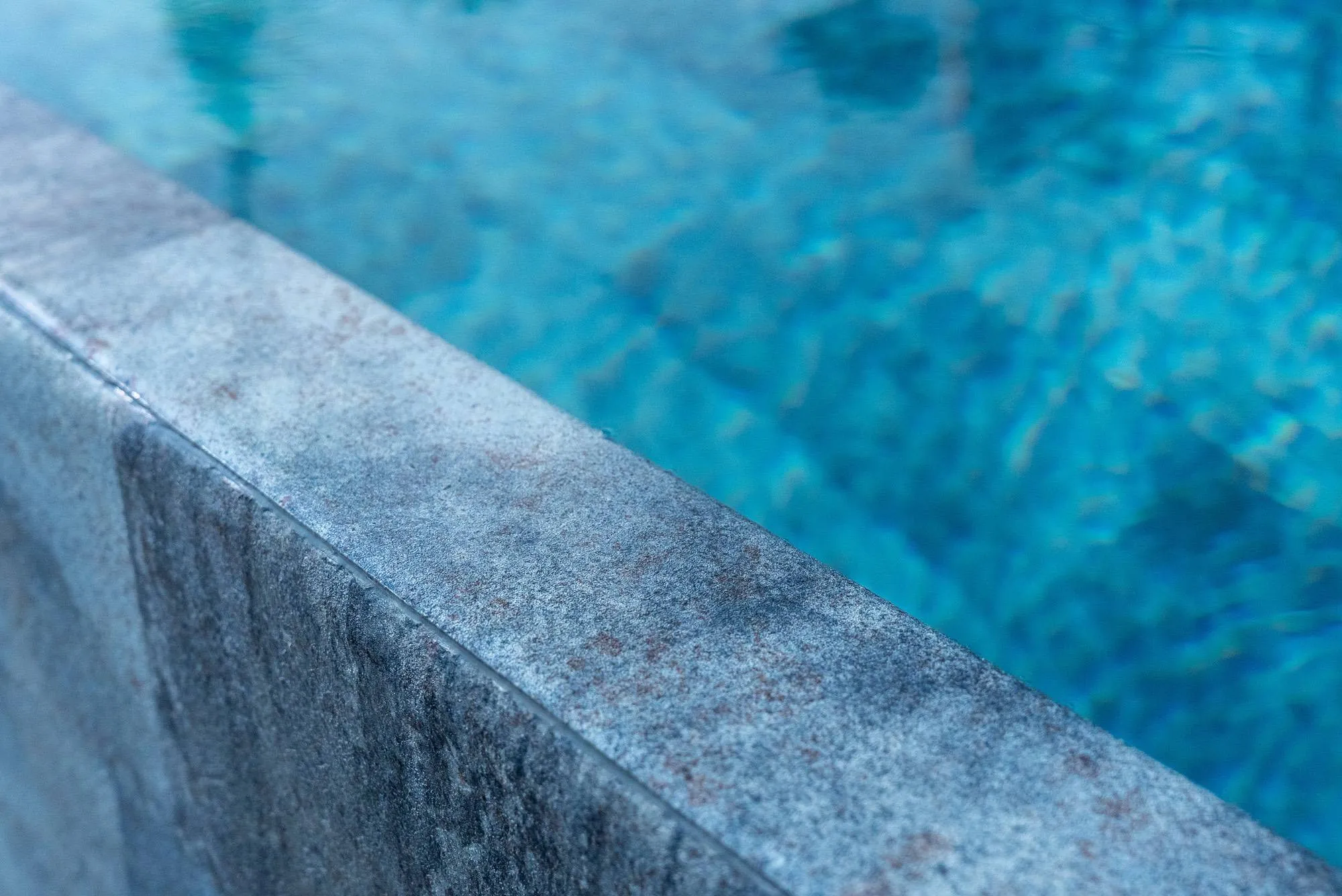 Gros plan sur motif de liner de piscine