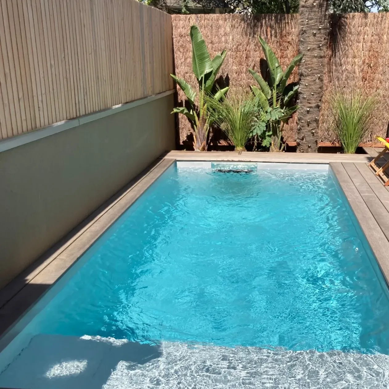 Mini piscine de nage enterrée extérieur en eau
