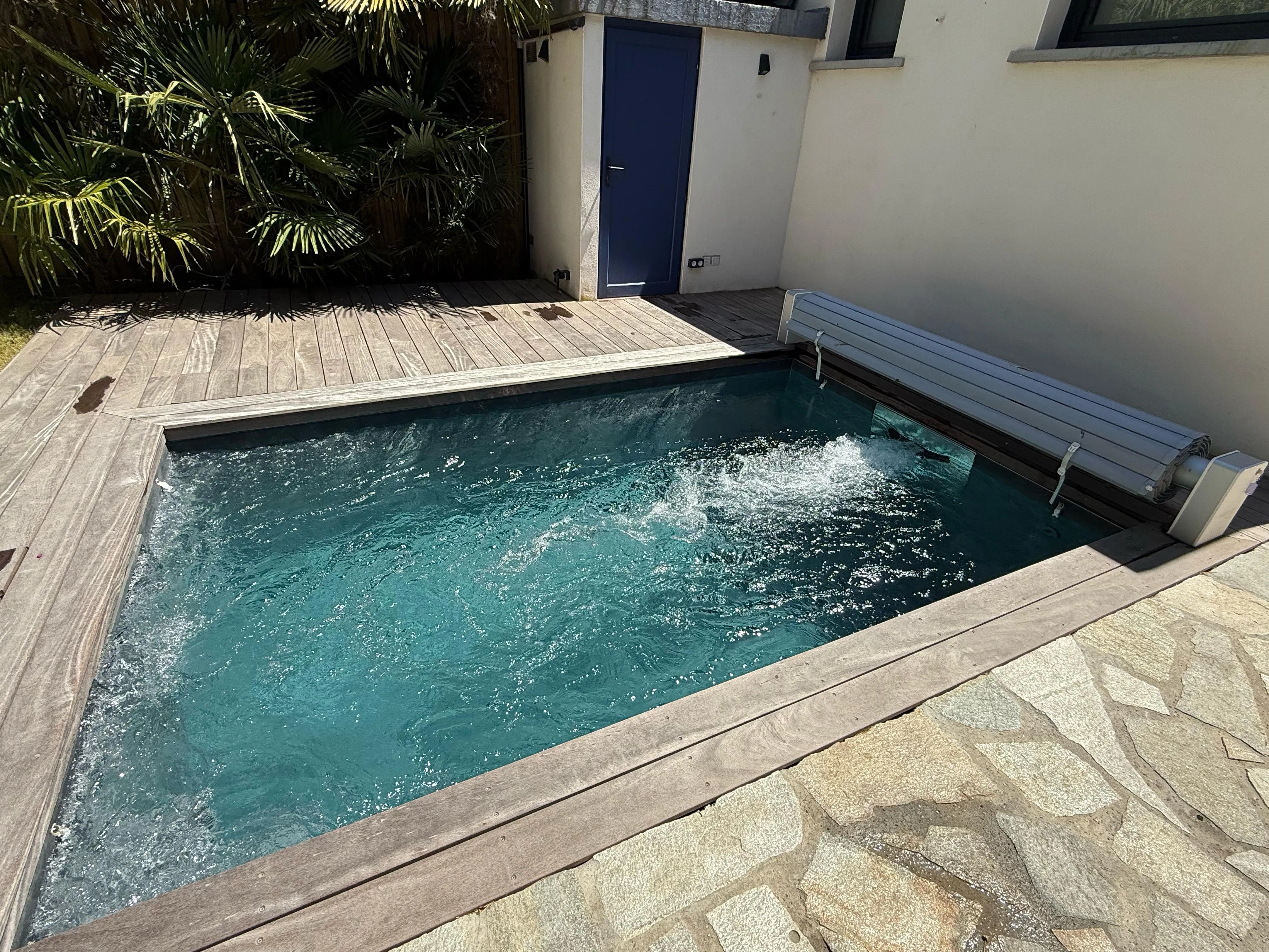Piscine oasis enterrée extérieur en eau