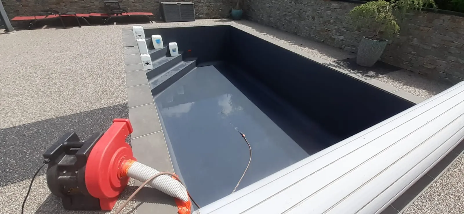 Liner de piscine en cours de rénovation