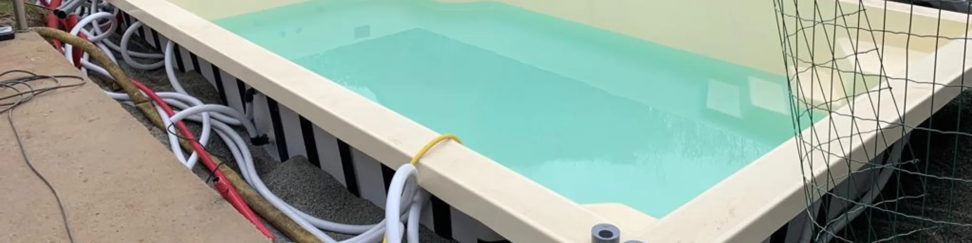 Canalisations de piscine en cours de rénovation
