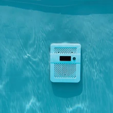 Nage a contre courant de piscine