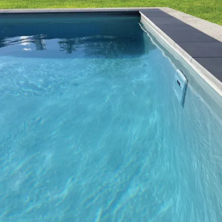 Nage a contre courant de piscine